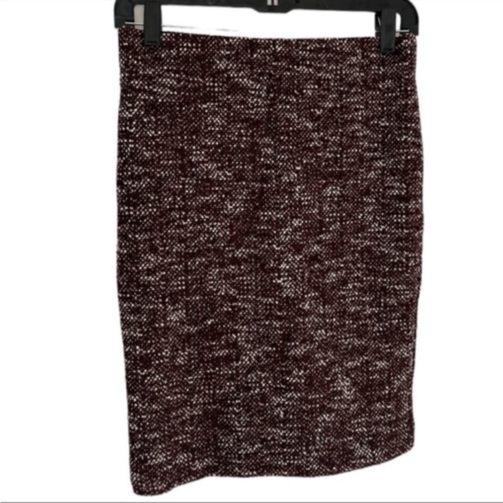 NWT $55, ANN TAYLOR pencil skirt. Woven, lined, eggplant purple and white
